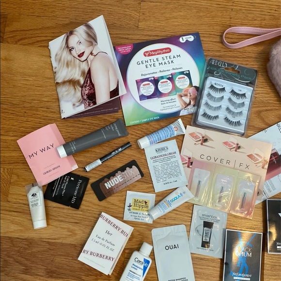 Makeup bag + samples - Picture 3 of 3